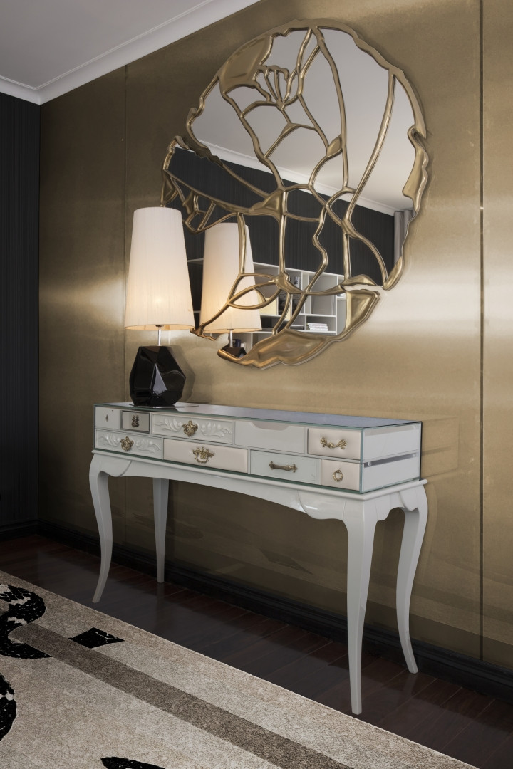 A Feminine Yet Classic Entryway Design